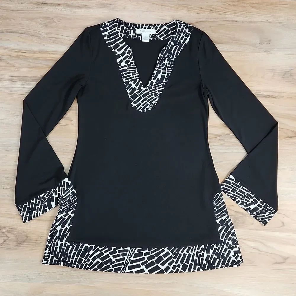 🔹️WHBM Black Animal Print Border Vneck Long Bell Sleeve Tunic Top Small